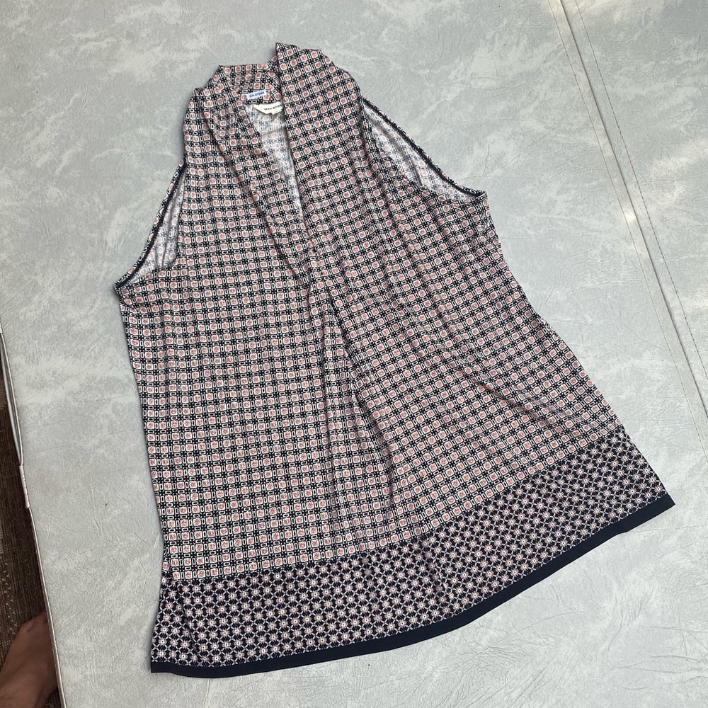 Sleevless checkered blouse